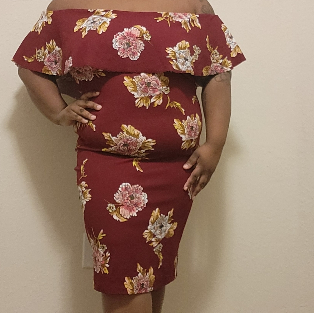 2X  Off the shoulder mid body con dress